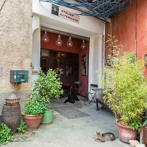 https://atelier-dartiste.fr-provencehotel.com